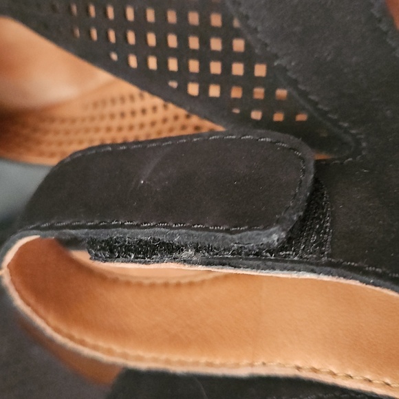 Clarks Women s Reedly Salene Wedge Sandal Black NUBUCK 6 US - Picture 8 of 9